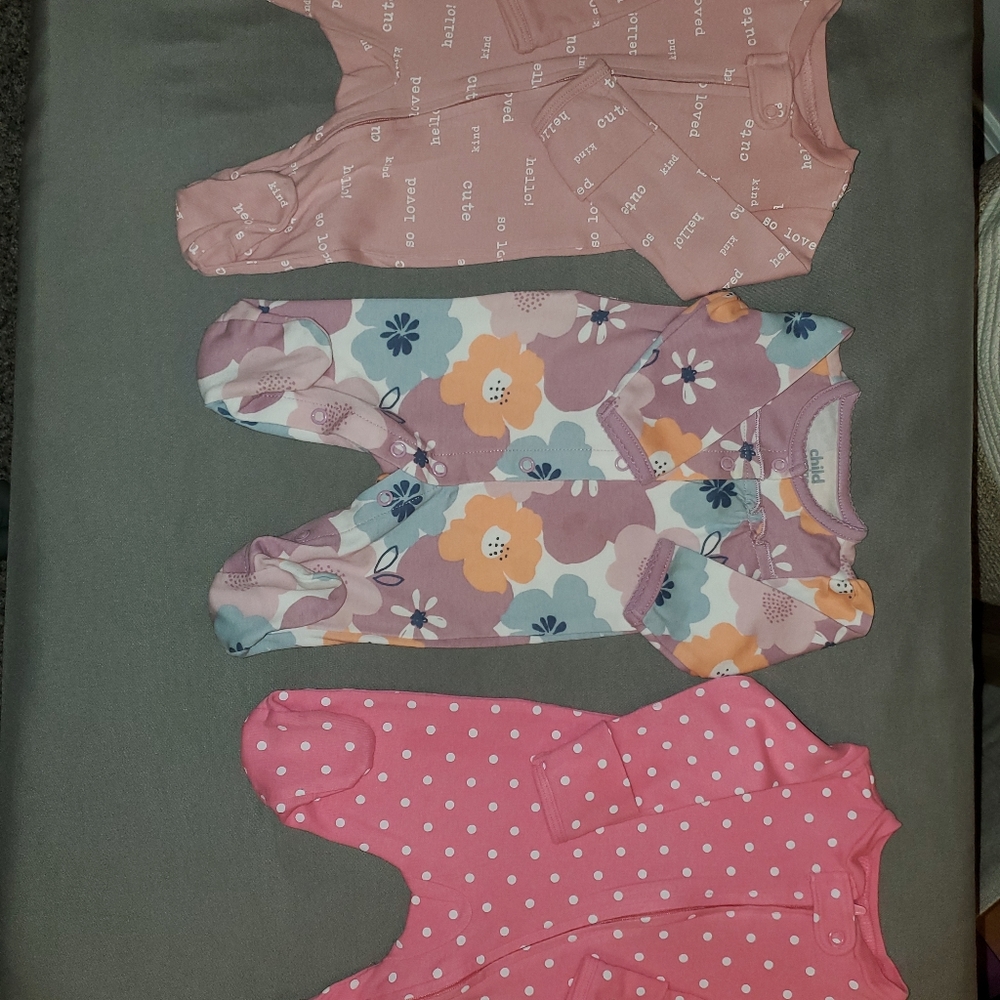 Baby Girls Carter's sleep and play combo bundle in size Newborn